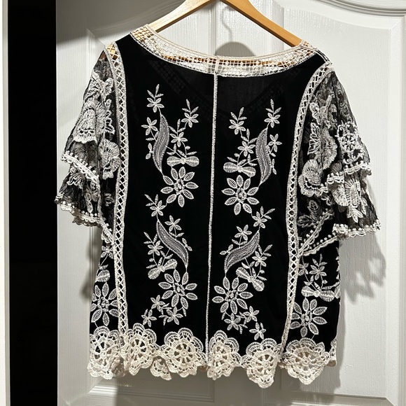 Lot of four  Women’s summer/spring tops - all size large. - Picture 14 of 16